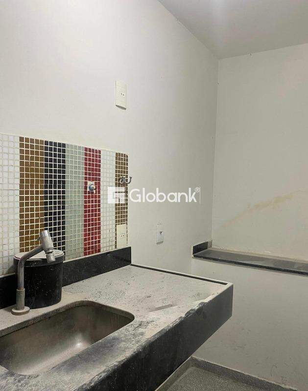 Ponto comercial para aluguel Cândida Câmara 235m² Montes Claros MG: 