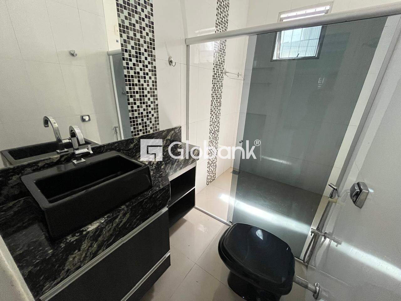 Casa 3 quartos à venda Jardim Planalto 173,12m² Montes Claros MG: banheiro suite