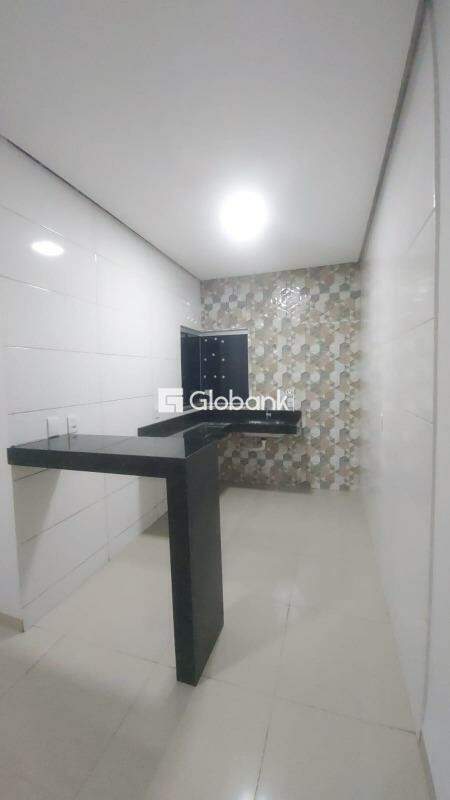 Casa 2 quartos à venda Jardim Olímpico 55m² Montes Claros MG: 
