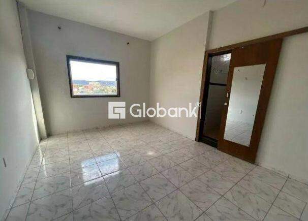 Casa 6 quartos à venda Morrinhos 200m² Montes Claros MG: 