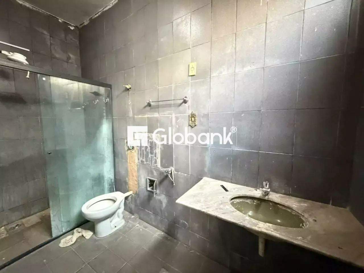 Casa 6 quartos à venda Morrinhos 200m² Montes Claros MG: 
