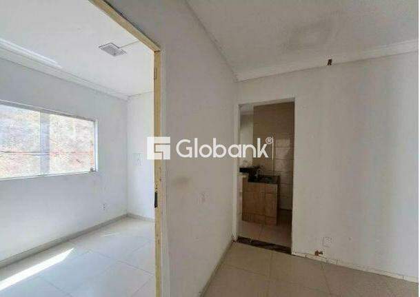 Casa 6 quartos à venda Morrinhos 200m² Montes Claros MG: 