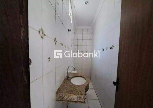Casa 6 quartos à venda Morrinhos 200m² Montes Claros MG: 