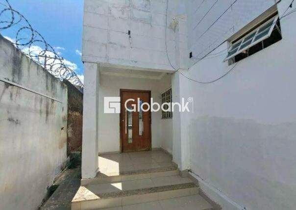 Casa 6 quartos à venda Morrinhos 200m² Montes Claros MG: 