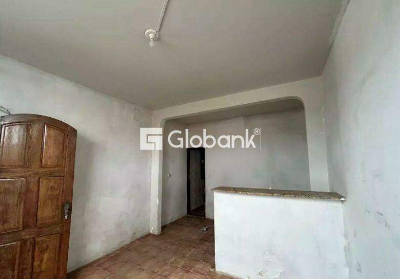 Casa 6 quartos à venda Morrinhos 200m² Montes Claros MG: 