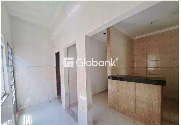 Casa 6 quartos à venda Morrinhos 200m² Montes Claros MG: 