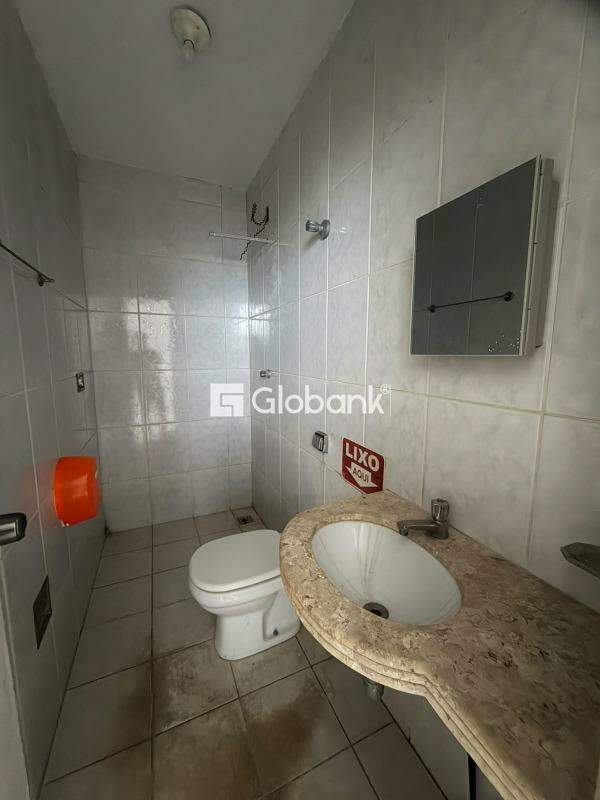 Ponto comercial para aluguel Centro 70m² Montes Claros MG: 