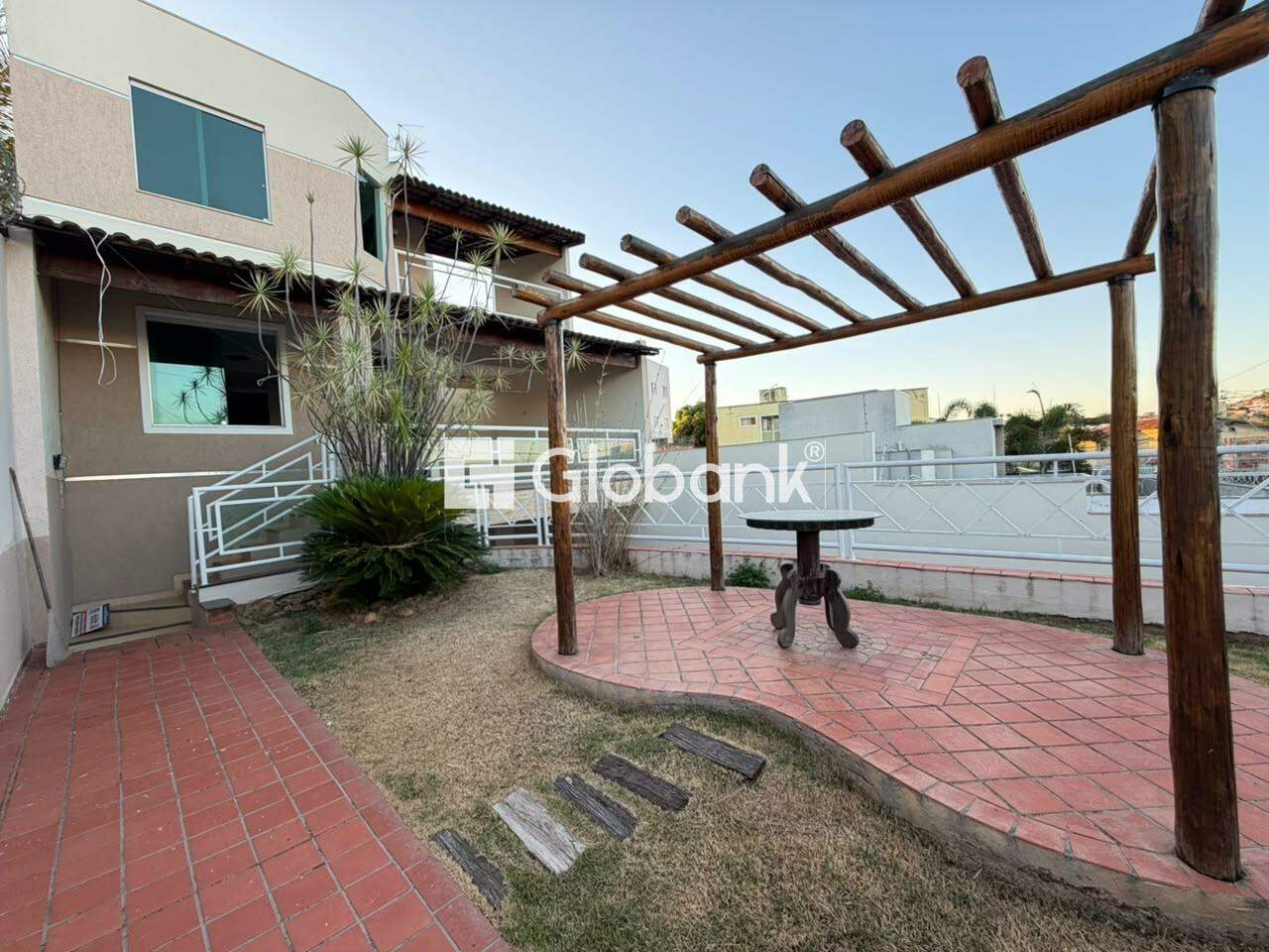 Casa 4 quartos para aluguel Barcelona Park 160m² Montes Claros MG: