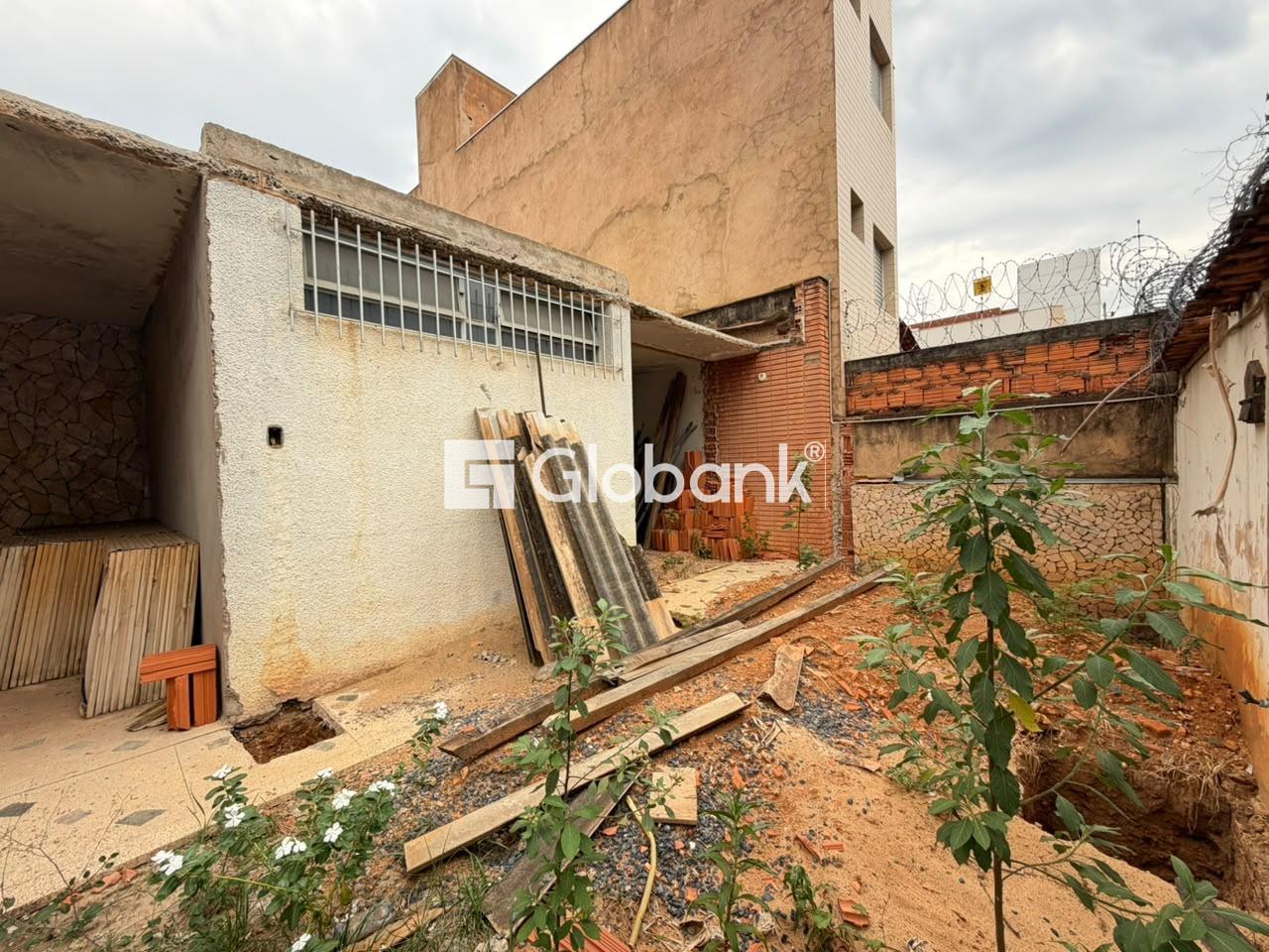 Casa 3 quartos à venda Centro 250m² Montes Claros MG: