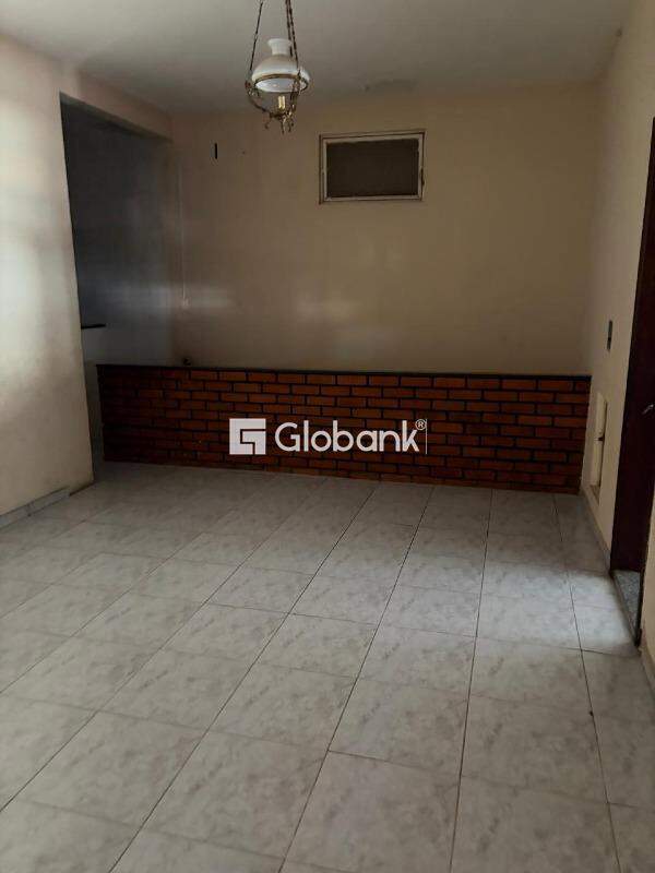 Casa 5 quartos à venda Alto São João 100m² Montes Claros MG: