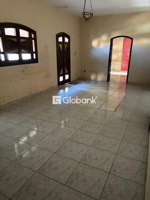 Casa 5 quartos à venda Alto São João 100m² Montes Claros MG: 