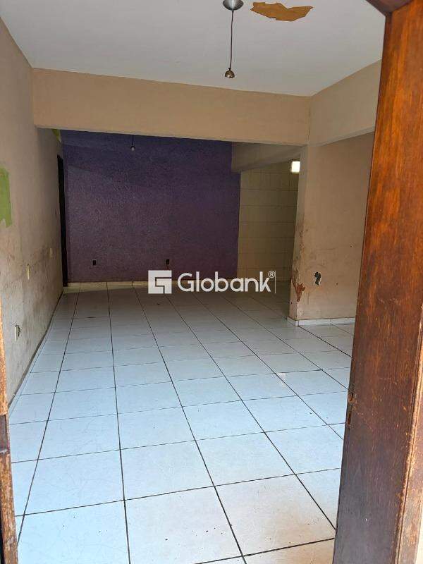 Casa 5 quartos à venda Alto São João 100m² Montes Claros MG: 