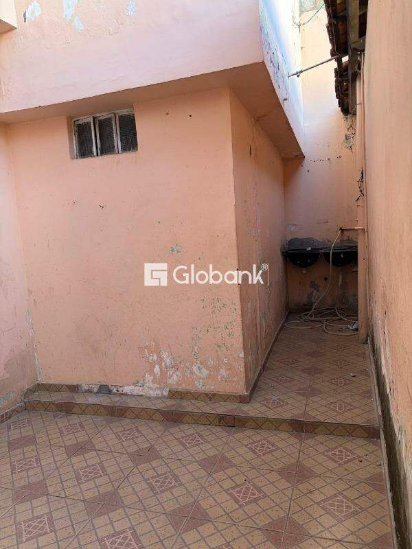 Casa 5 quartos à venda Alto São João 100m² Montes Claros MG: 