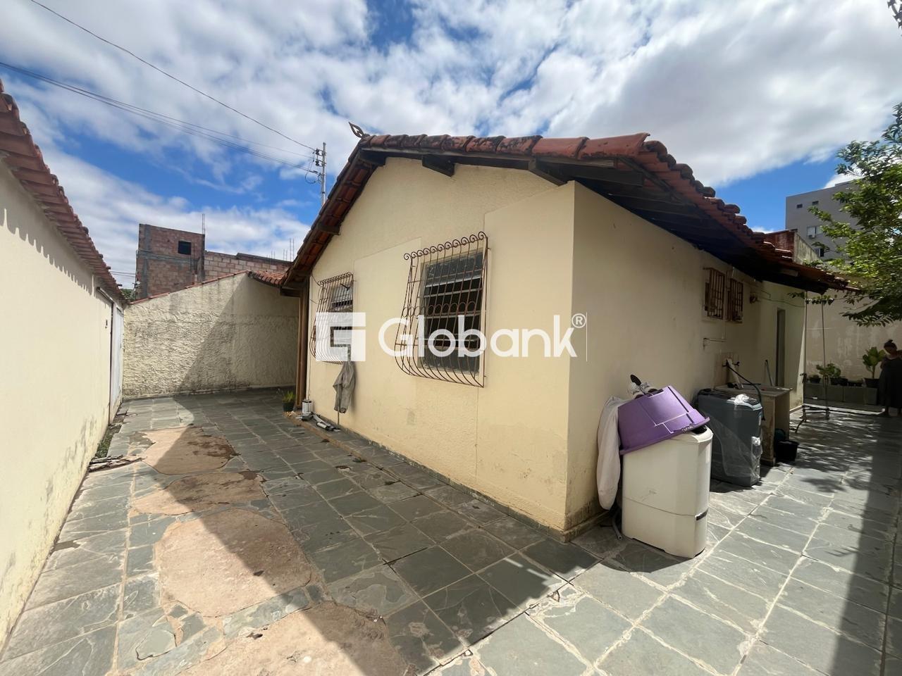Casa 3 quartos à venda Conjunto Residencial JK 243m² Montes Claros MG: 