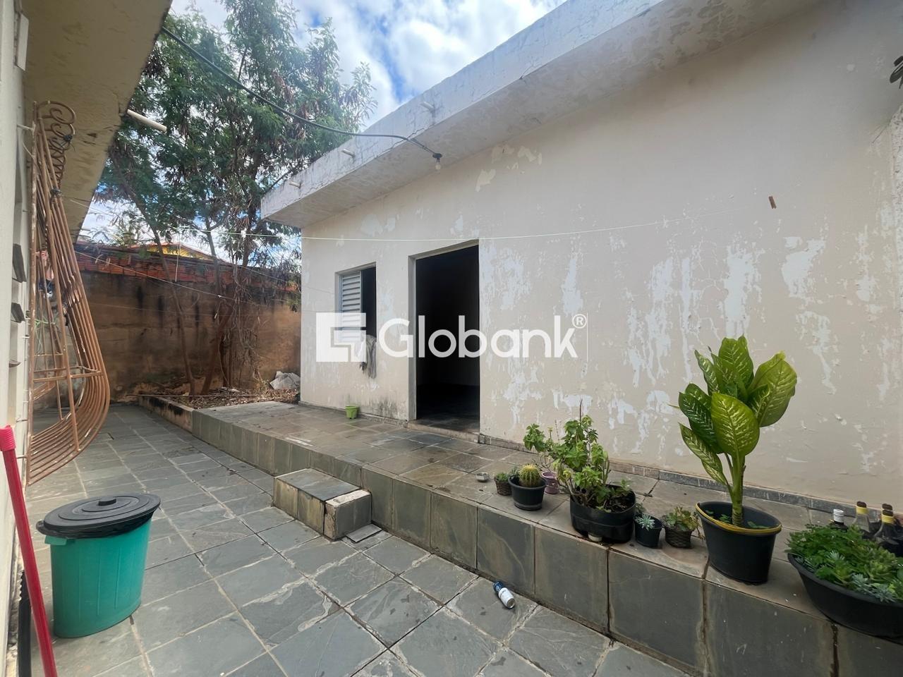 Casa 3 quartos à venda Conjunto Residencial JK 243m² Montes Claros MG: