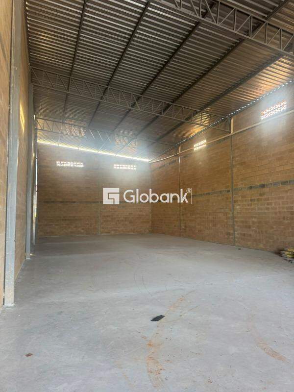 Galpão para aluguel Interlagos 300m² Montes Claros MG: 