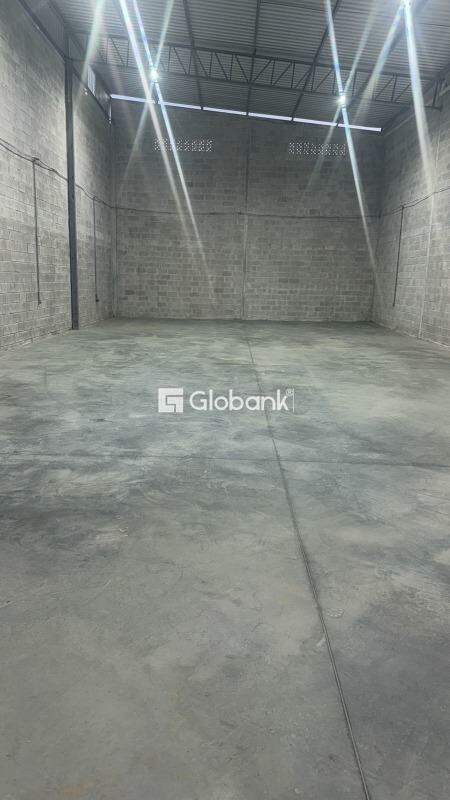 Galpão para aluguel Interlagos 300m² Montes Claros MG: 