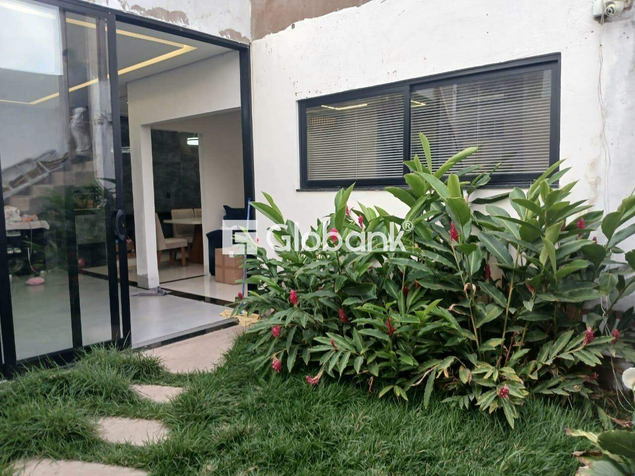 Casa 6 quartos à venda Nossa Senhora das Graças 400m² Montes Claros MG: