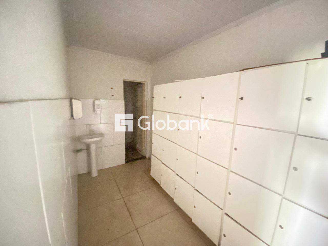 Loja 1 quarto para aluguel Major Prates 360m² Montes Claros MG: 