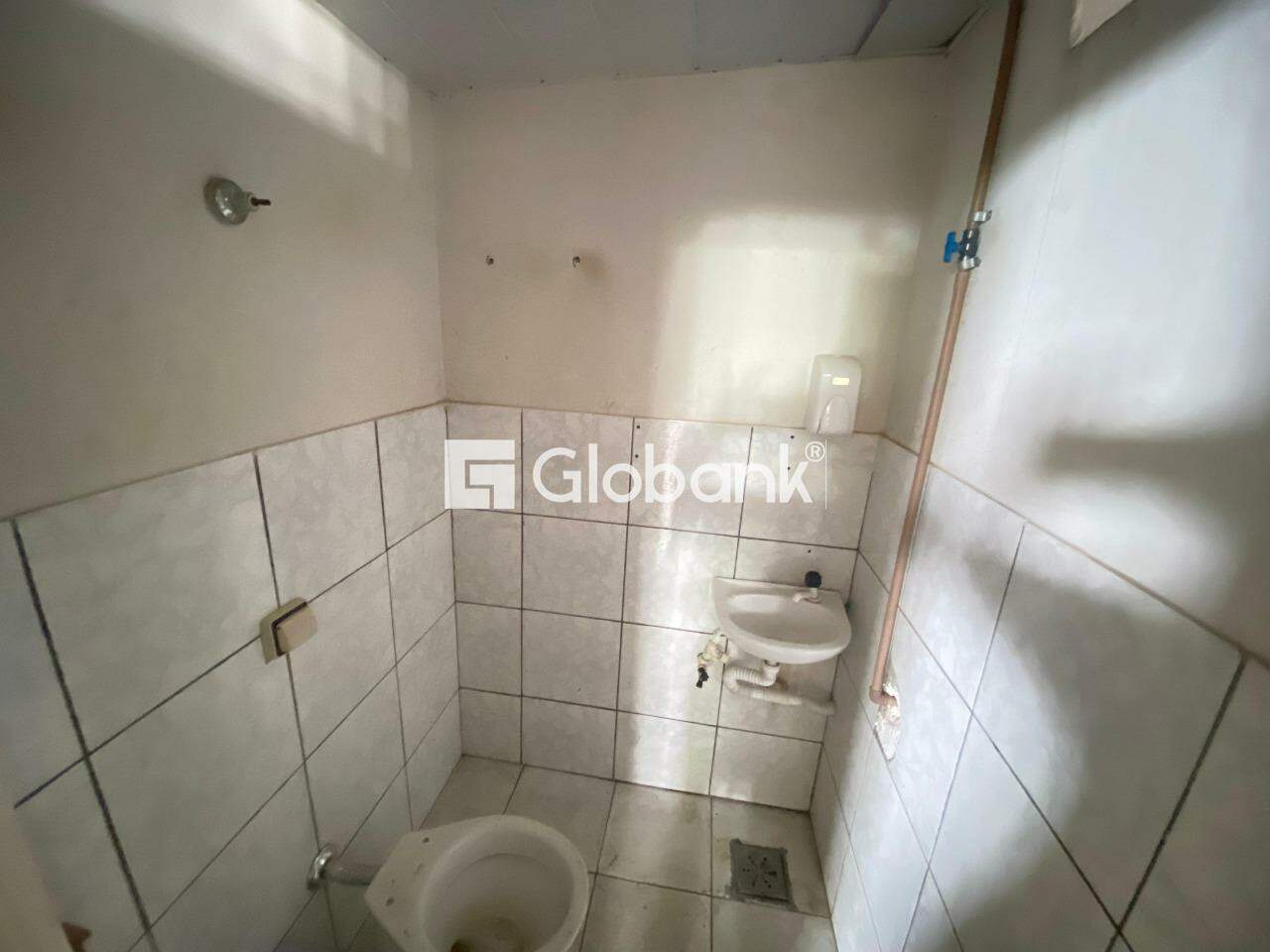 Loja 1 quarto para aluguel Major Prates 360m² Montes Claros MG: 