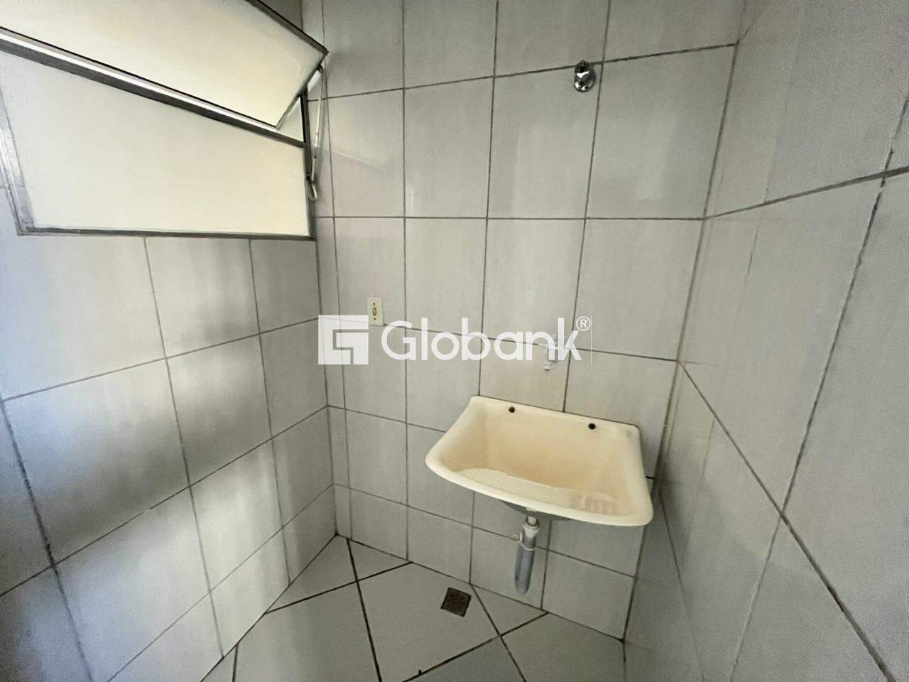 Kitnet 1 quarto para aluguel Centro 30m² Montes Claros MG: