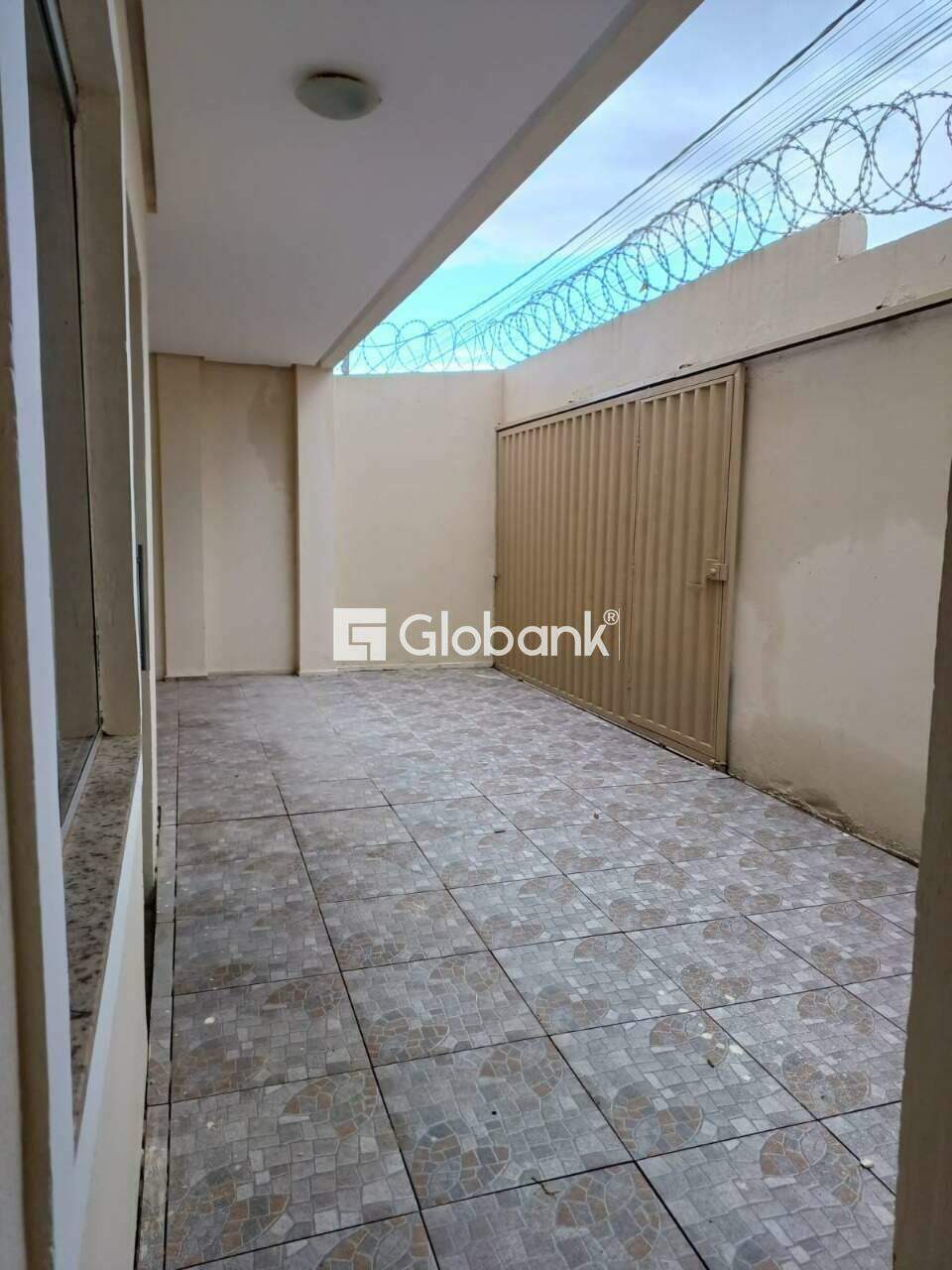 Casa 3 quartos para aluguel Independência 70m² Montes Claros MG: Garagem