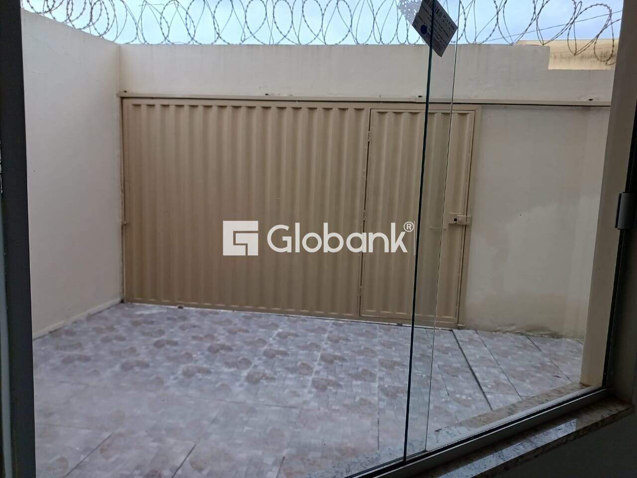 Casa 3 quartos para aluguel Independência 70m² Montes Claros MG: Garagem