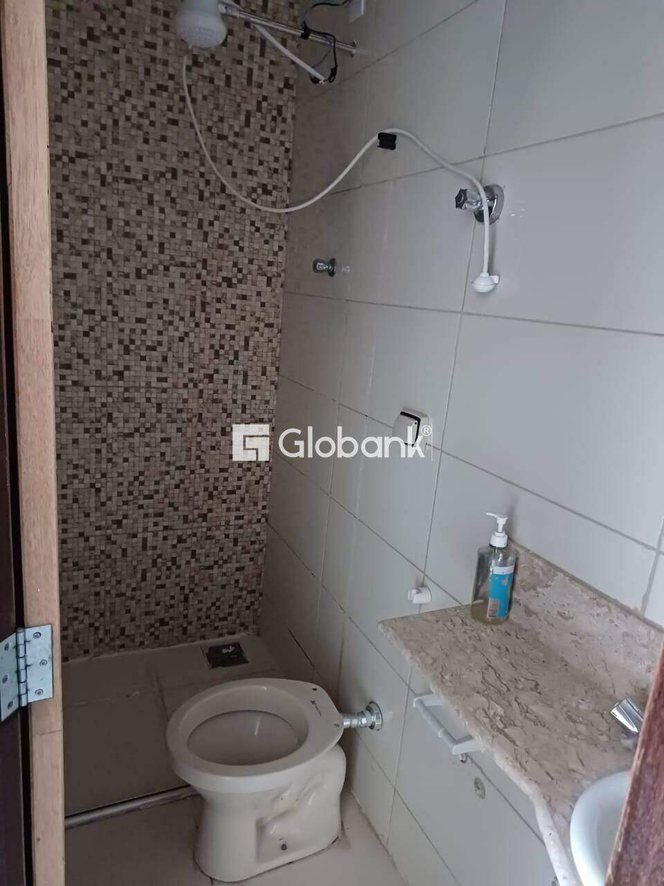 Casa 3 quartos para aluguel Independência 70m² Montes Claros MG: Banheiro