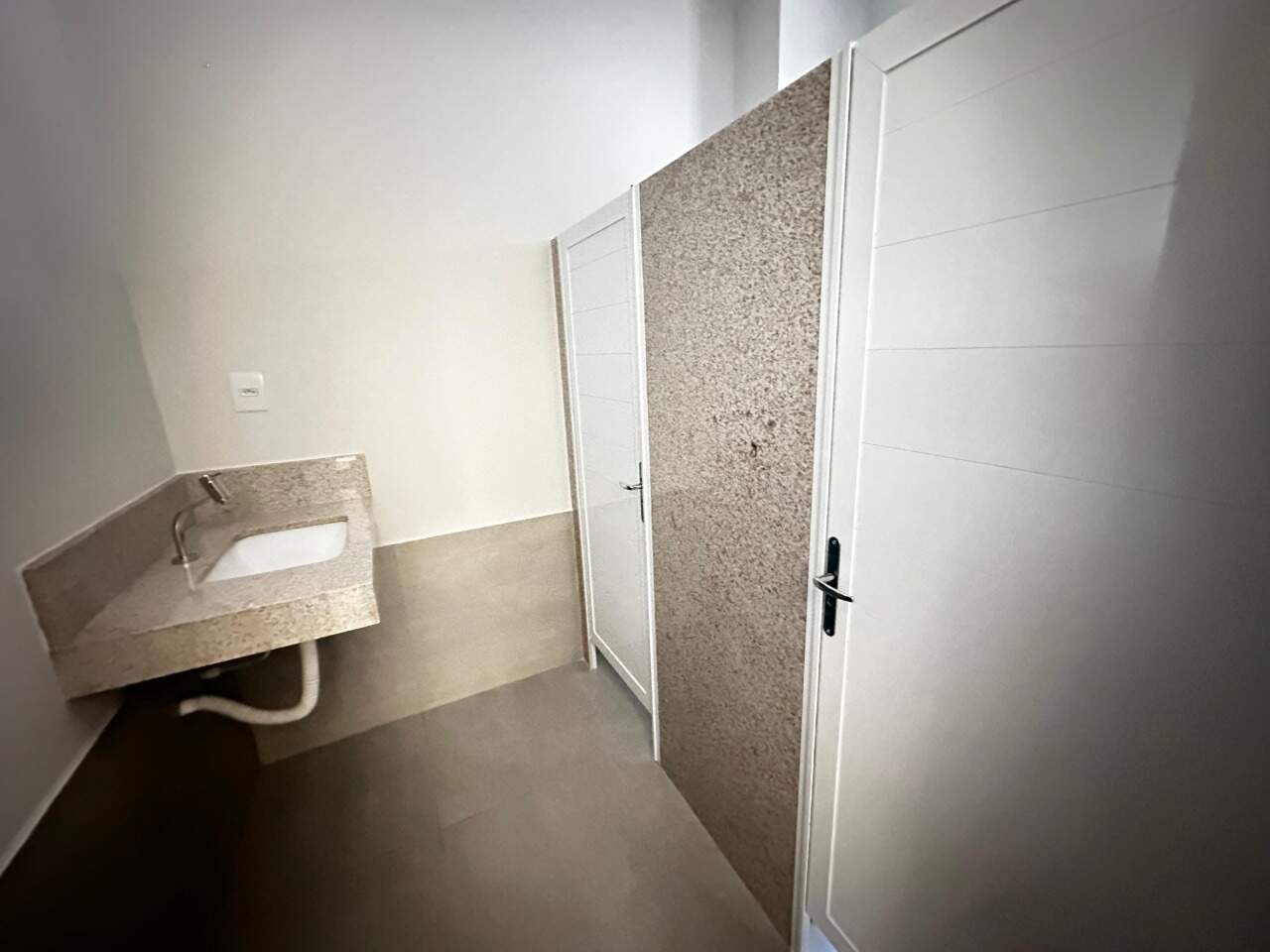 Loja 1 quarto para aluguel Jardim São Luiz 250m² Montes Claros MG: Banheiro