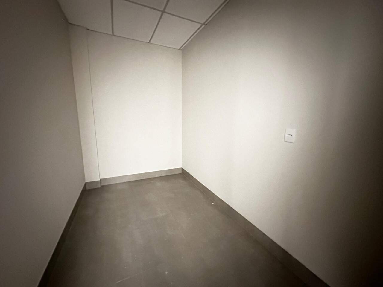 Loja 1 quarto para aluguel Jardim São Luiz 250m² Montes Claros MG: Despensa