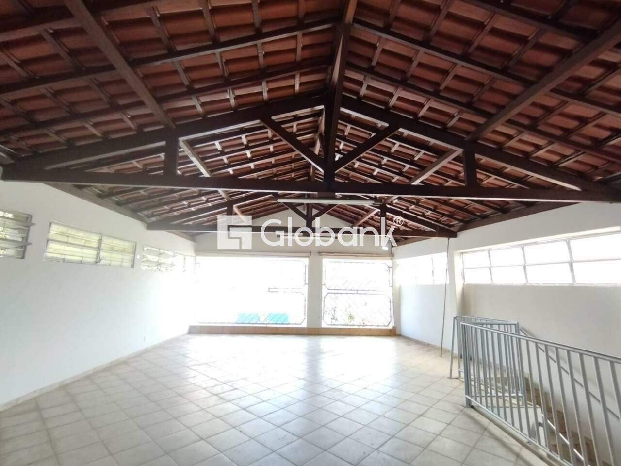 Casa 4 quartos para aluguel Centro 220m² Montes Claros MG: Varanda
