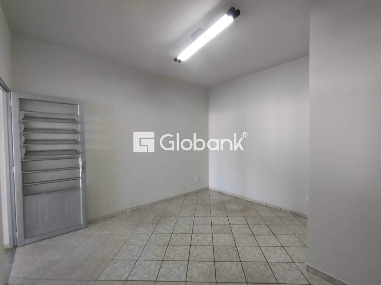 Casa 4 quartos para aluguel Centro 220m² Montes Claros MG: Quarto