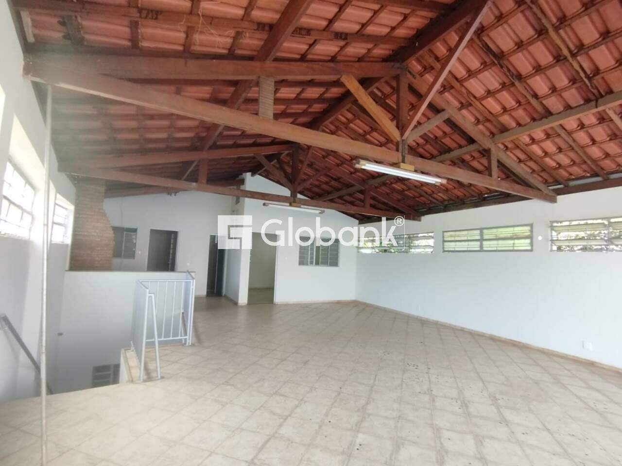 Casa 4 quartos para aluguel Centro 220m² Montes Claros MG: Varanda