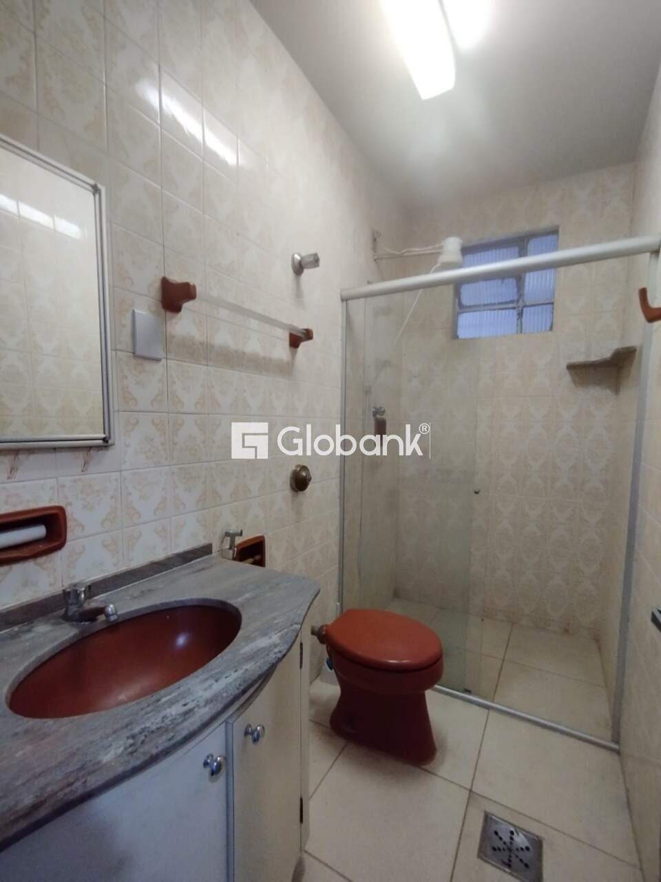 Casa 4 quartos para aluguel Centro 220m² Montes Claros MG: Banheiro social