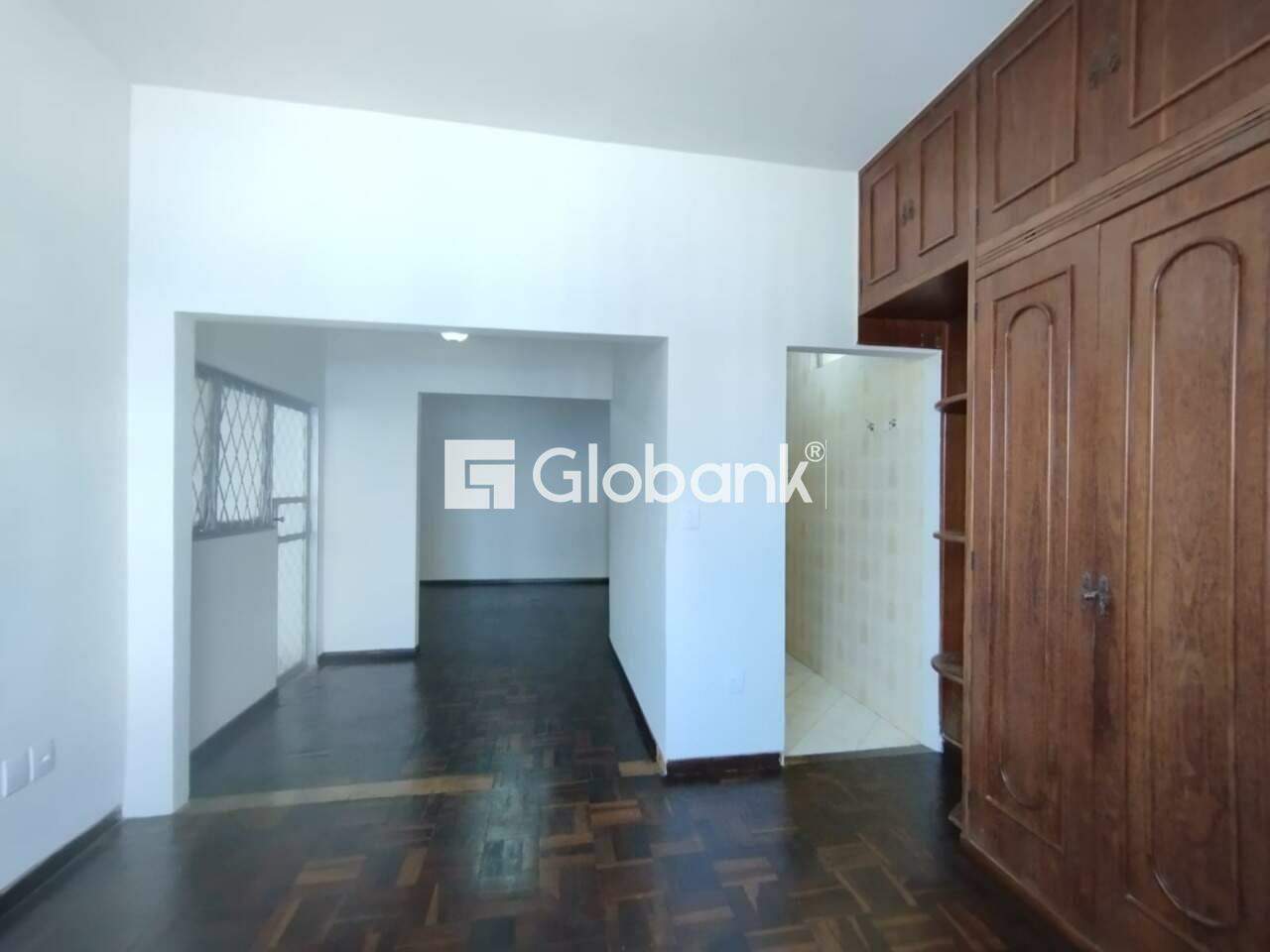 Casa 4 quartos para aluguel Centro 220m² Montes Claros MG: Quarto com arm rios