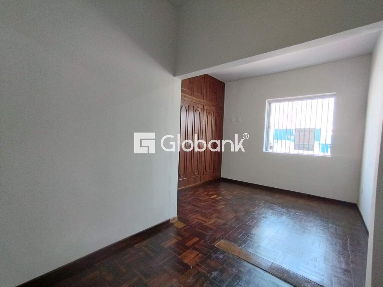 Casa 4 quartos para aluguel Centro 220m² Montes Claros MG: Quarto com arm rios