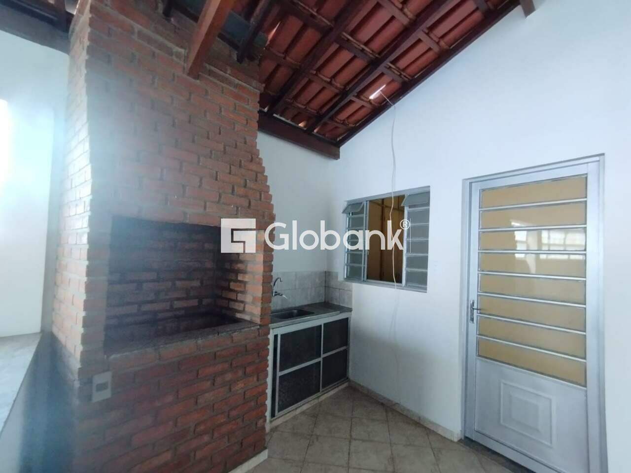 Casa 4 quartos para aluguel Centro 220m² Montes Claros MG: Area Gourmert