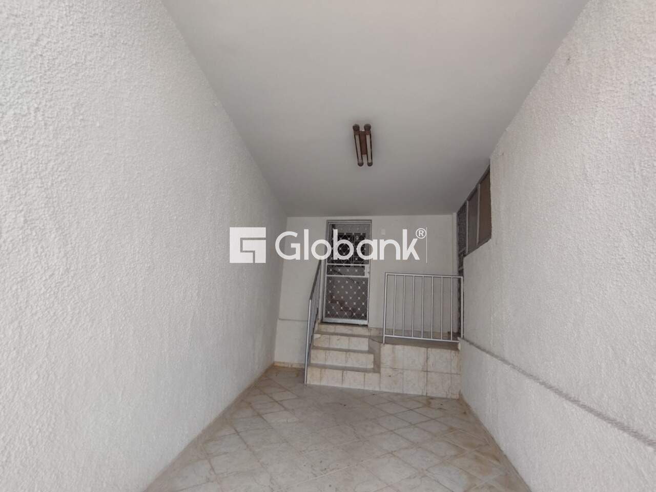 Casa 4 quartos para aluguel Centro 220m² Montes Claros MG: Garagem