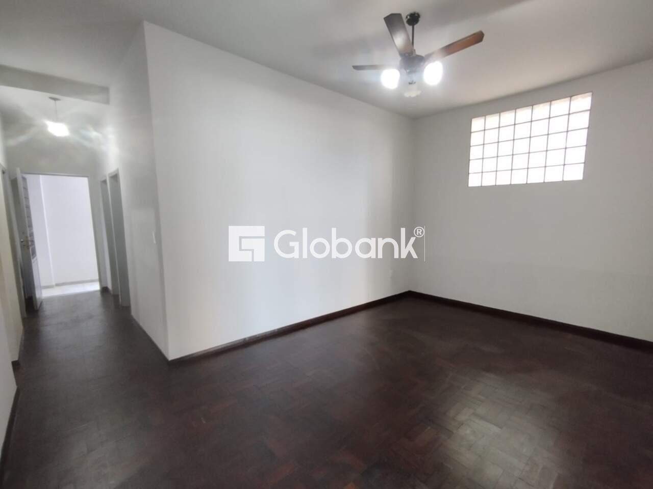 Casa 4 quartos para aluguel Centro 220m² Montes Claros MG: Sala