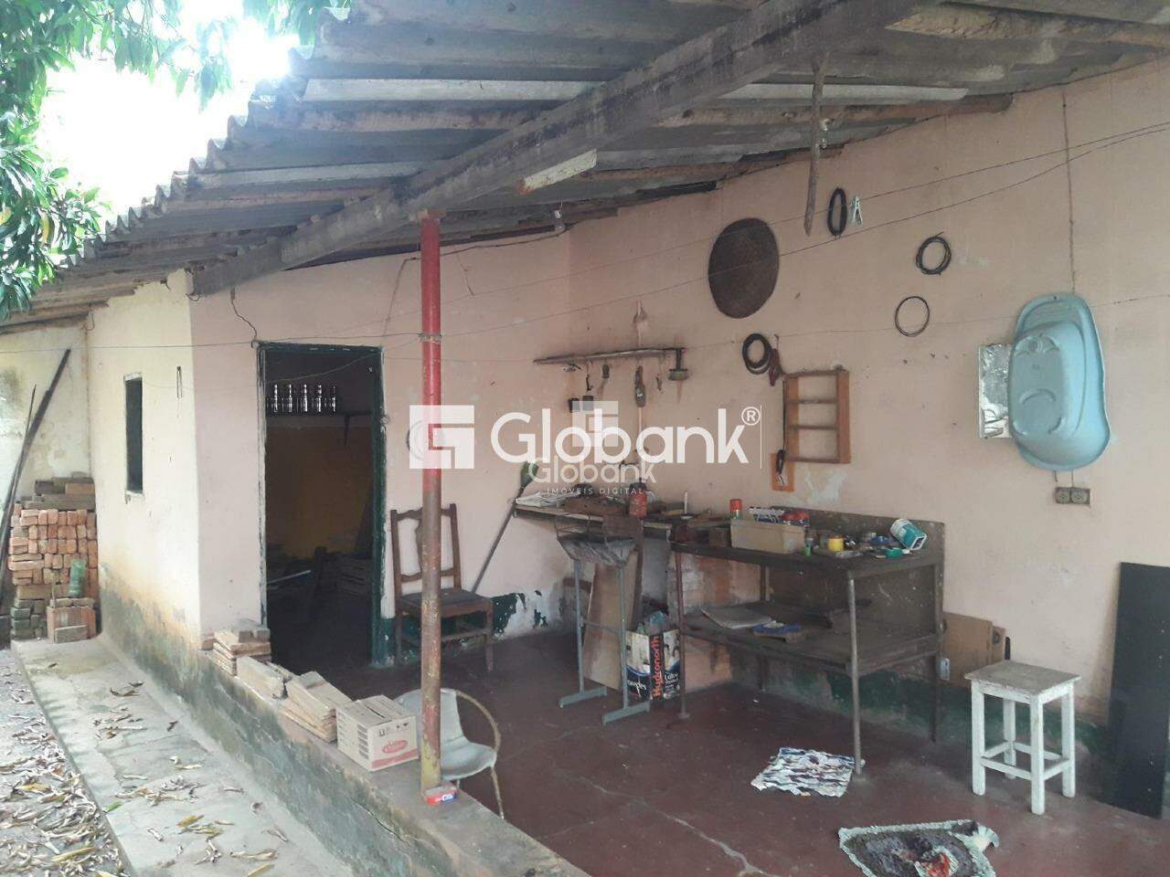 Casa 3 quartos à venda Santa Rita I 145m² Montes Claros MG: quintal com barrac o | Foto_migracao | 4