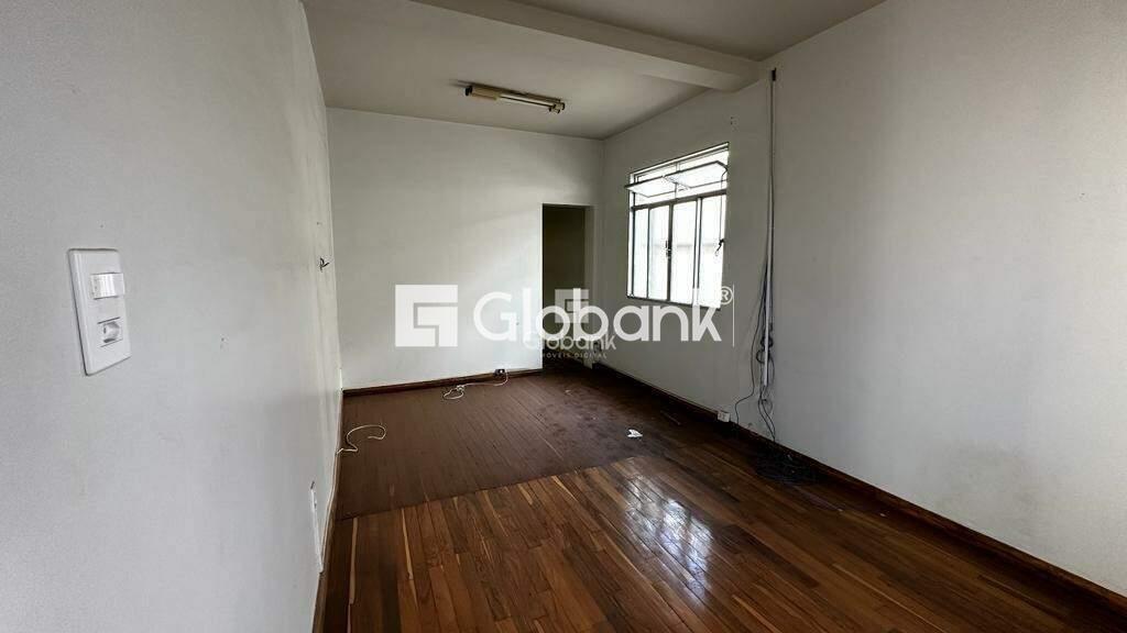 Casa 3 quartos à venda Melo 270m² Montes Claros MG: Sala com acesso interno. | Foto_migracao | 7