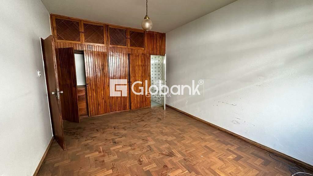 Casa 3 quartos à venda Melo 270m² Montes Claros MG: Sala com banheiro privativo | Foto_migracao | 5