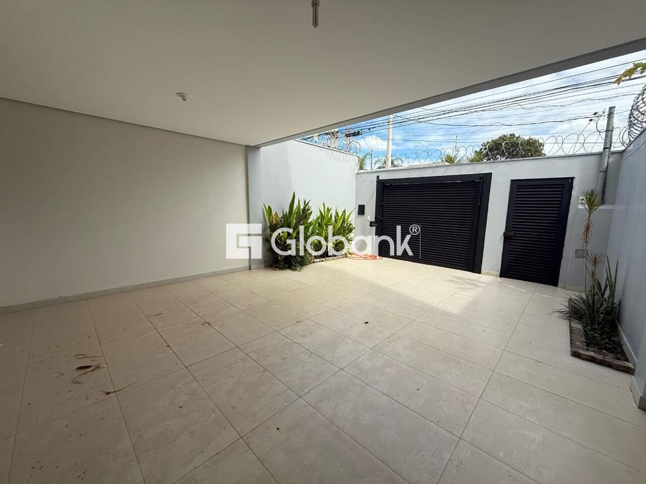Casa 3 quartos à venda Vila Mauricéia 180m² Montes Claros MG: Garagem
