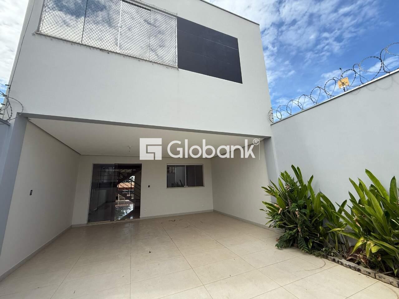 Casa 3 quartos à venda Vila Mauricéia 180m² Montes Claros MG: Garagem