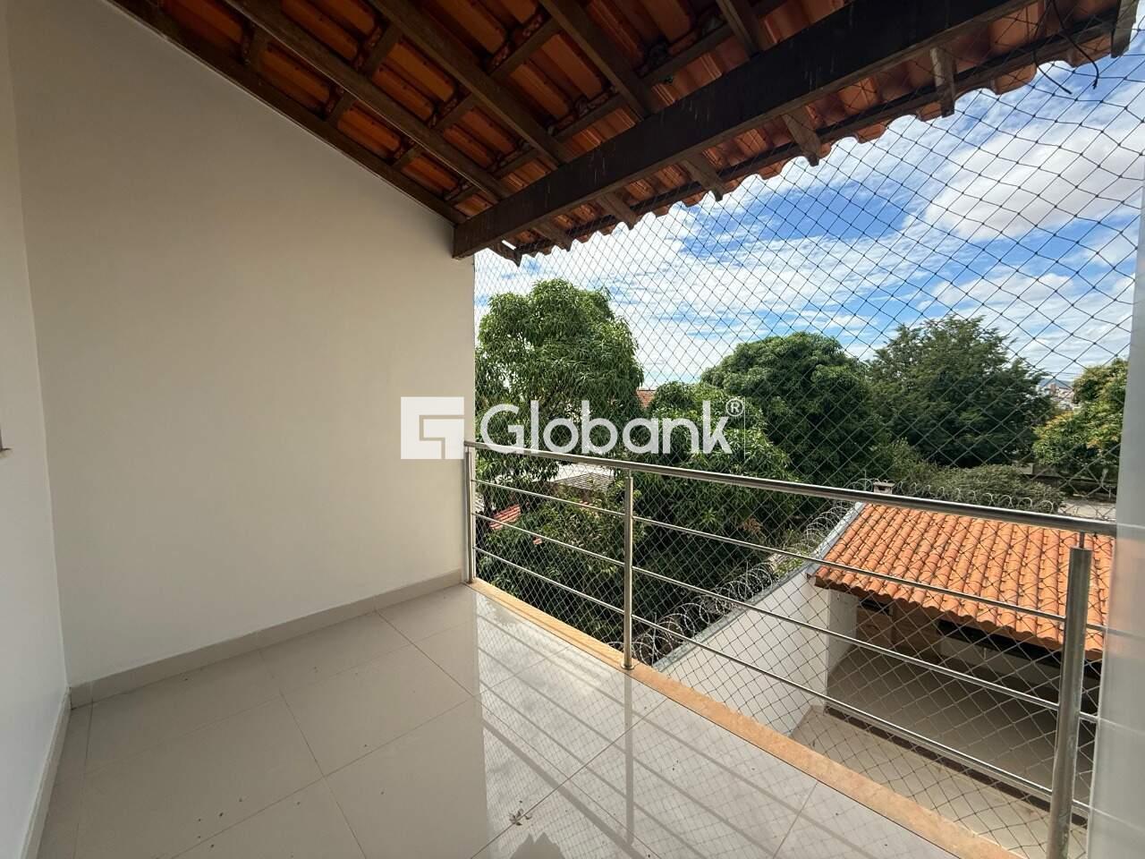 Casa 3 quartos à venda Vila Mauricéia 180m² Montes Claros MG: Sacada