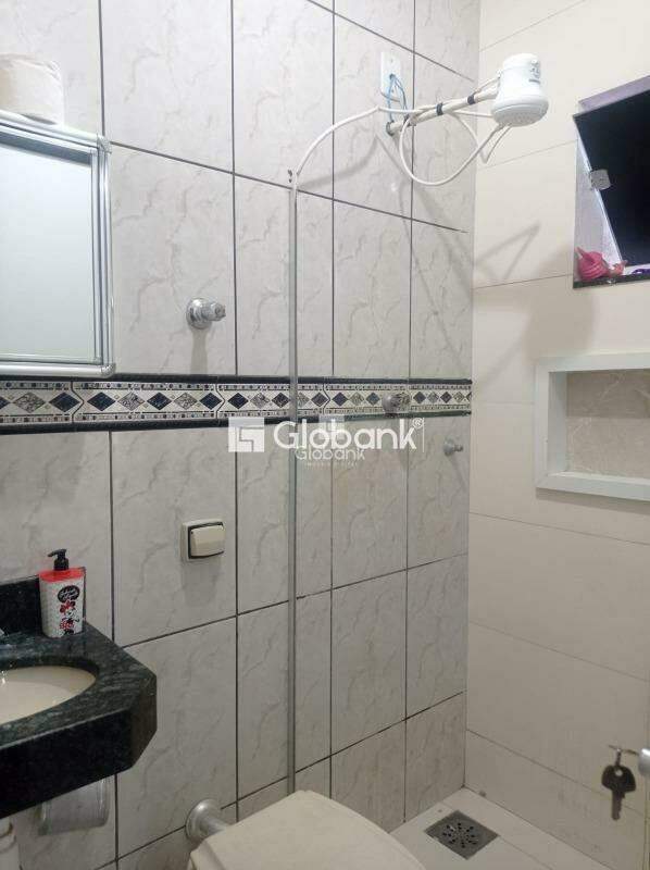 Casa 3 quartos à venda Vila Sumaré 250m² Montes Claros MG: Banheiro social | Foto_migracao | 7