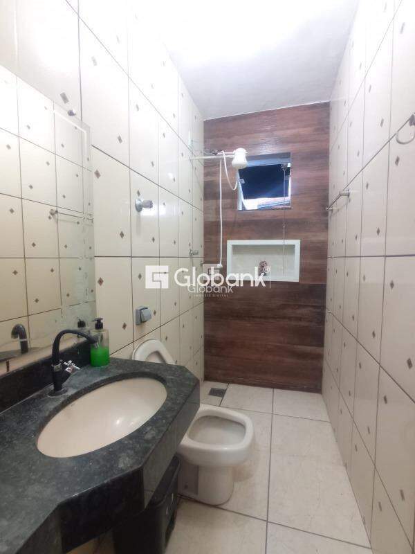 Casa 3 quartos à venda Vila Sumaré 250m² Montes Claros MG: Banheiro social | Foto_migracao | 10