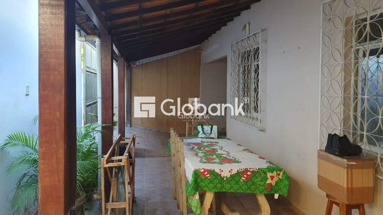 Casa 5 quartos à venda Morada do Parque 250m² Montes Claros MG: Varanda | Foto_migracao | 16