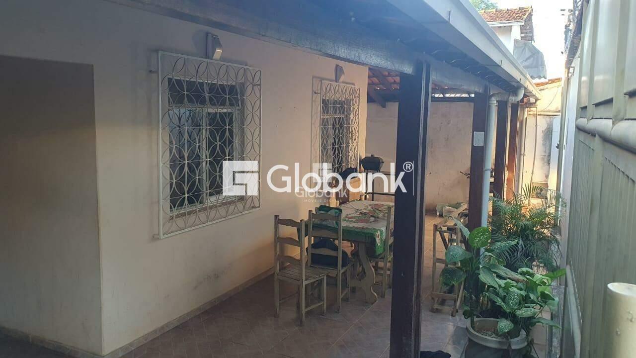 Casa 5 quartos à venda Morada do Parque 250m² Montes Claros MG: Varanda | Foto_migracao | 4