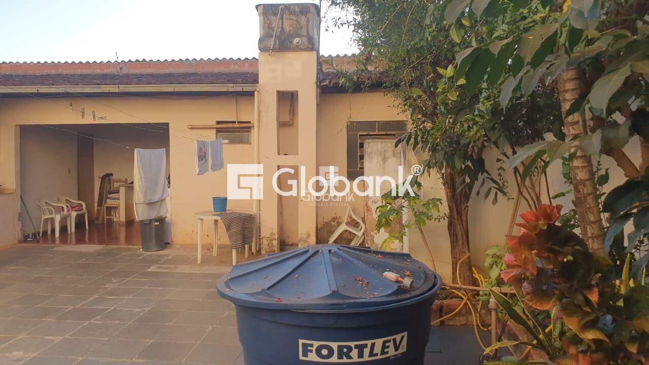 Casa 5 quartos à venda Morada do Parque 250m² Montes Claros MG: Quintal | Foto_migracao | 12